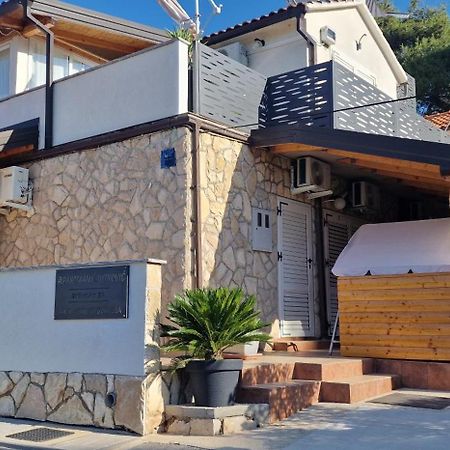 Apartmani Dutkovic Vrboska Extérieur photo