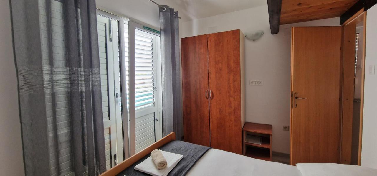 Apartmani Dutkovic Vrboska Extérieur photo